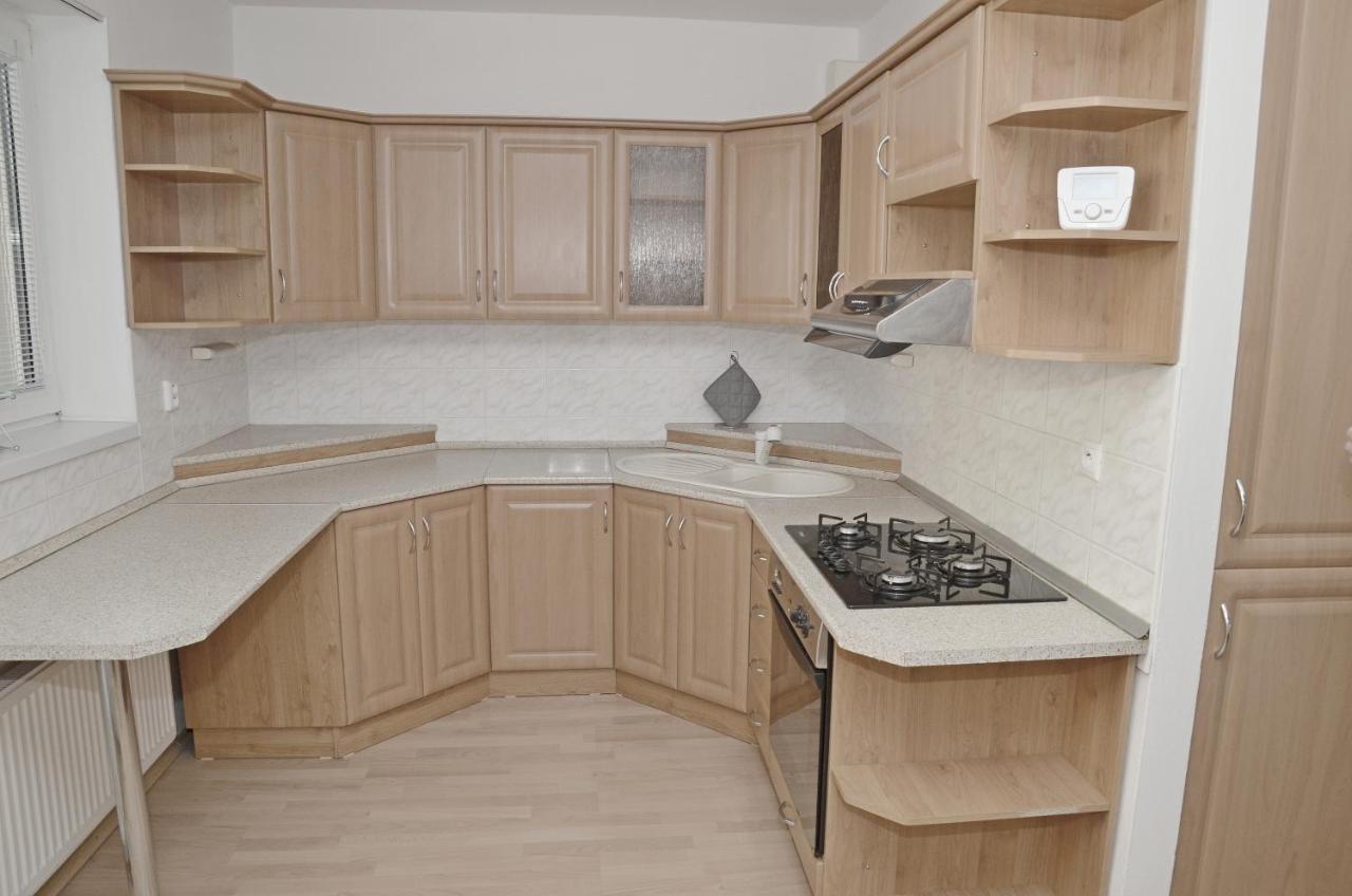 Apartmany Zlatovska Тренчин Екстер'єр фото