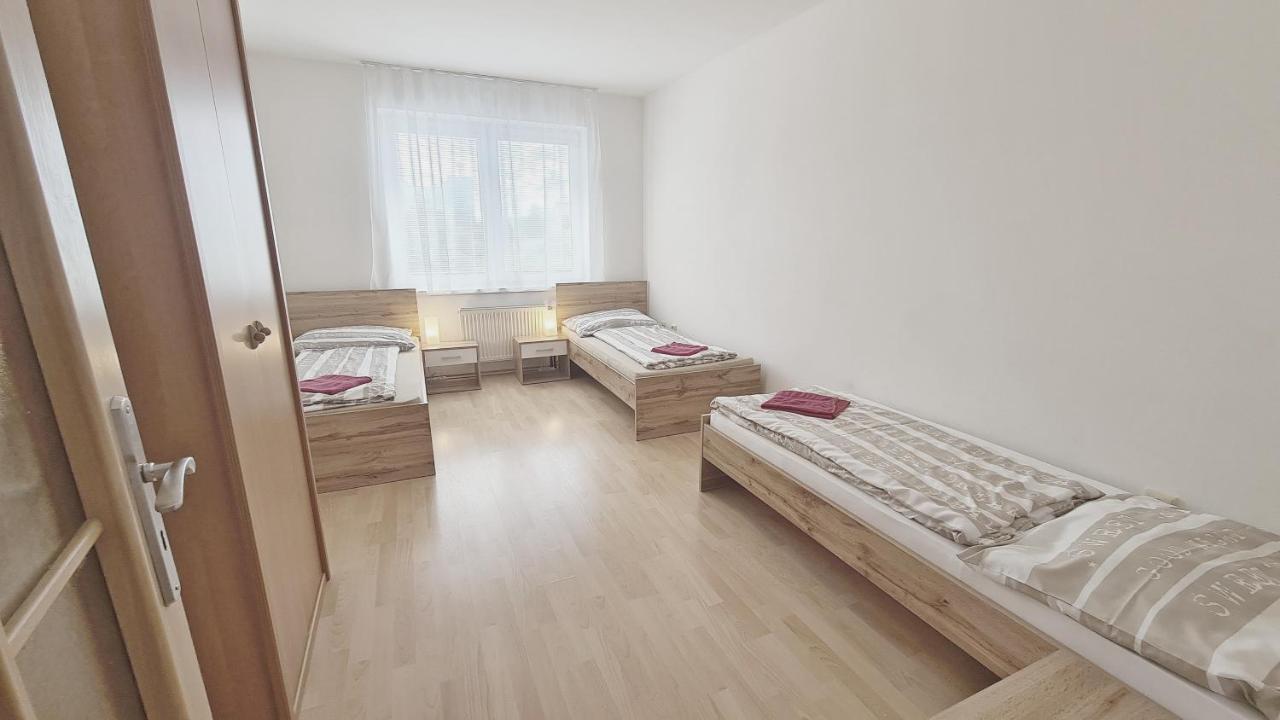 Apartmany Zlatovska Тренчин Екстер'єр фото