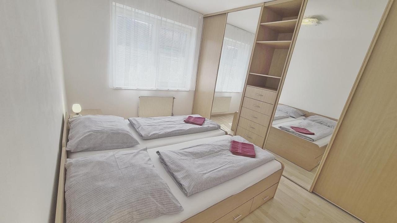 Apartmany Zlatovska Тренчин Екстер'єр фото