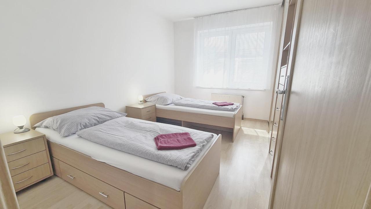 Apartmany Zlatovska Тренчин Екстер'єр фото