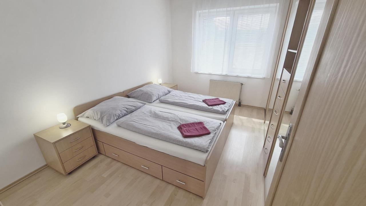 Apartmany Zlatovska Тренчин Екстер'єр фото