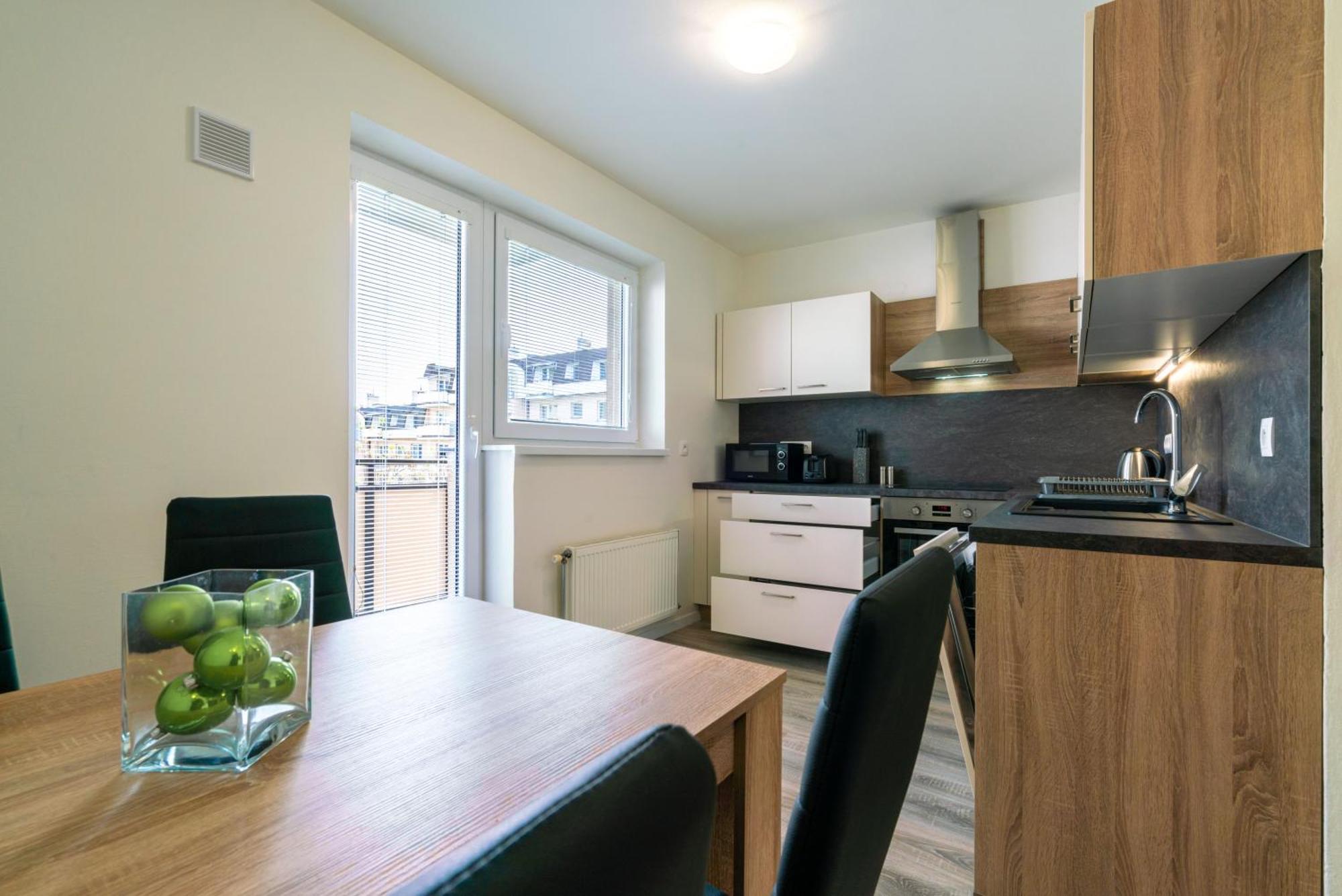 Apartmany Zlatovska Тренчин Екстер'єр фото